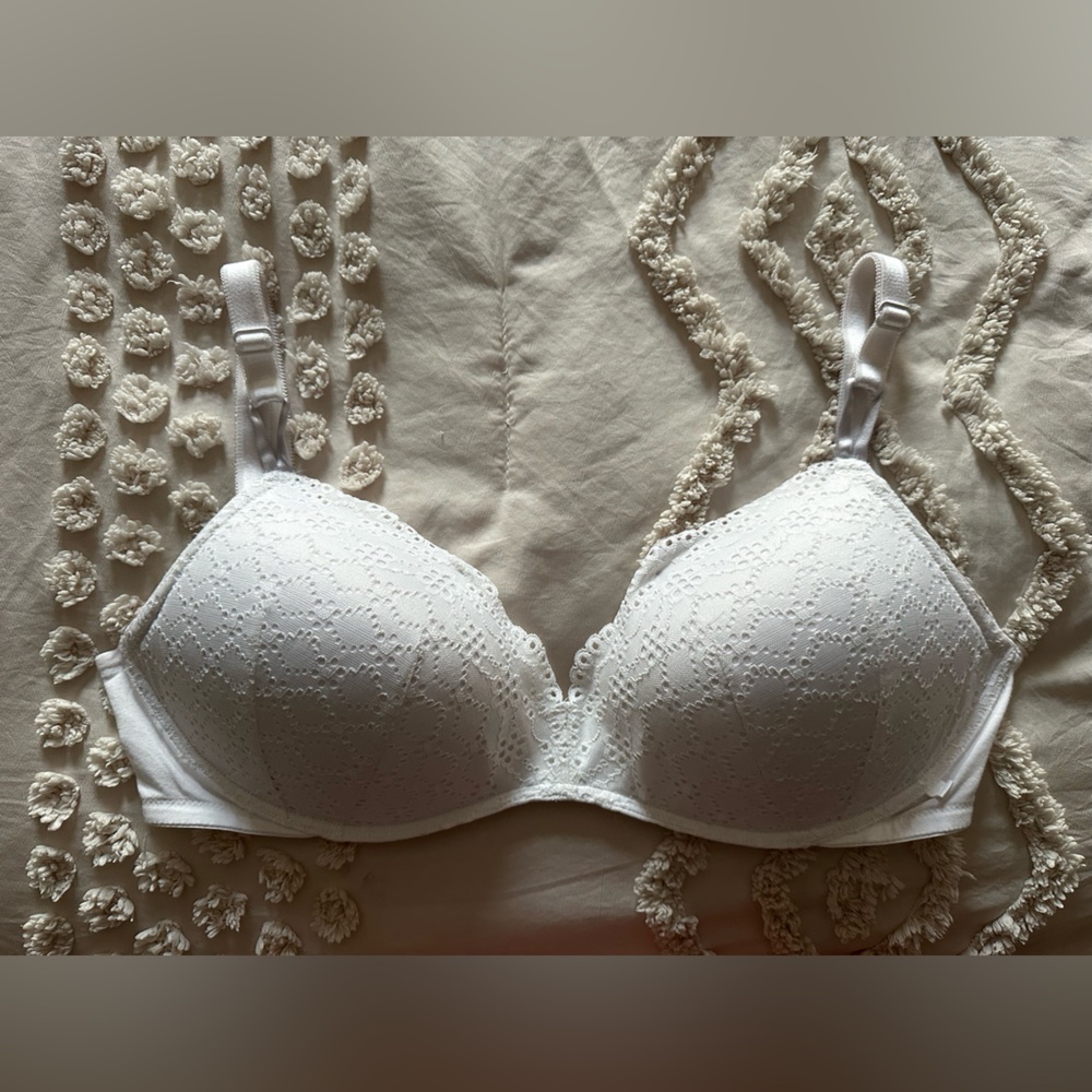 Victoria Secret Elegant White Lace Bra